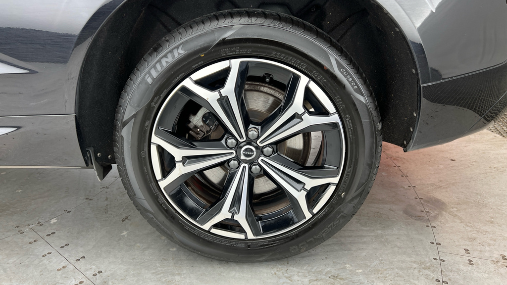 Volvo XC60 Xc60 2.0 B4d Momentum Awd Geartronic YR22OCO Black #4