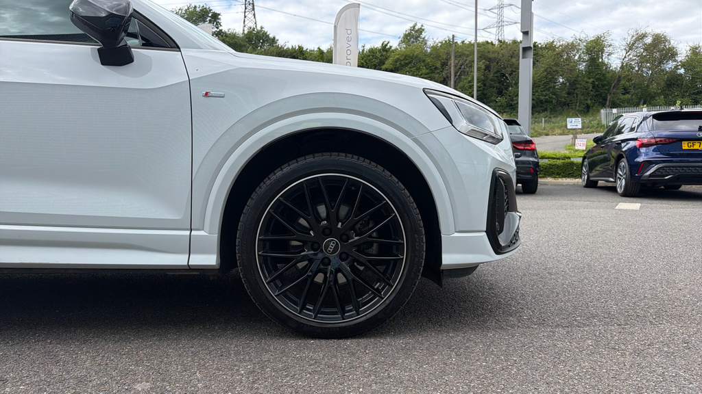 Audi Q2 Q2 35 Tfsi Black Edition S Tronic SF24ZBH White #5
