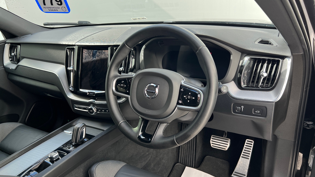 Volvo XC60 Xc60 2.0 B5p R Design Awd Geartronic YX22YZL Black #4