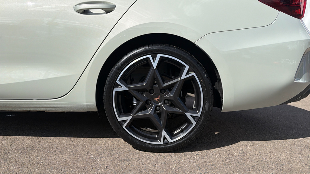 Cupra Leon V1 Black #18