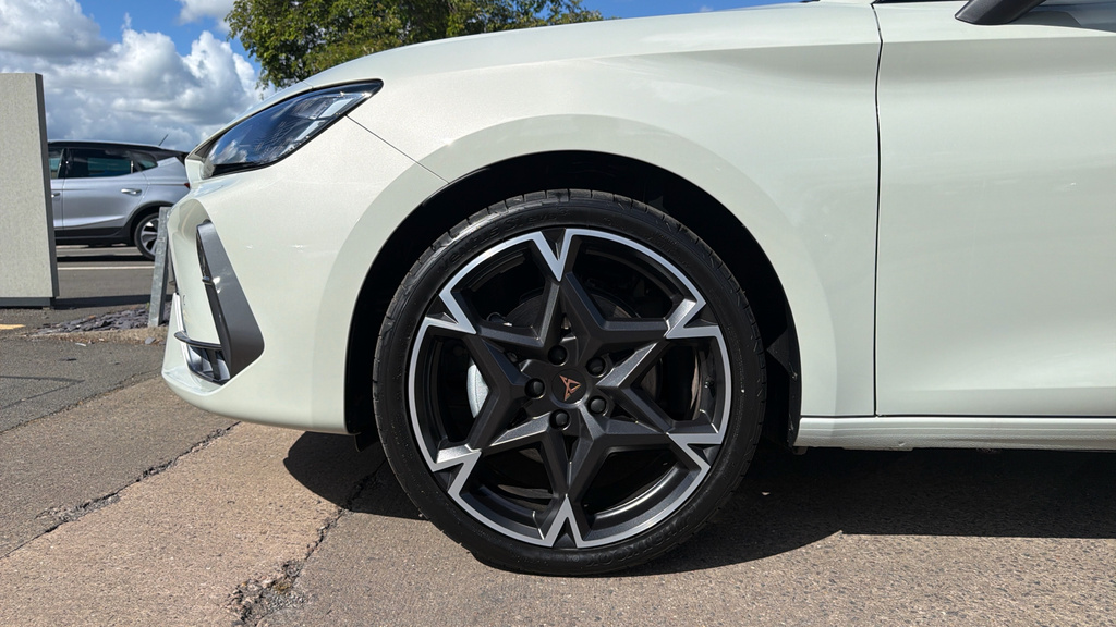 Cupra Leon V1 Black #19