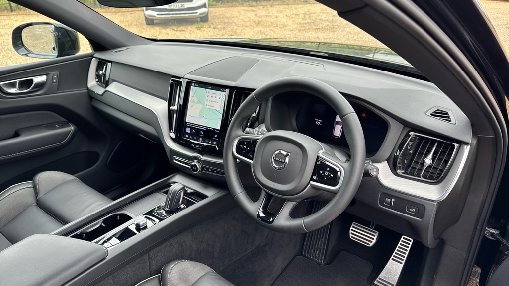 Volvo XC60 Xc60 2.0 B4d R Design Awd Geartronic YX22ZSJ Black #4