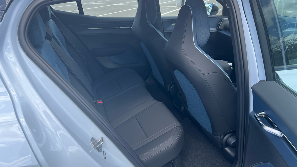 Volvo EX30 Volvo Ex30 Estate 200Kw Sm Extended Range Plus 69K FD26UWS Blue #6