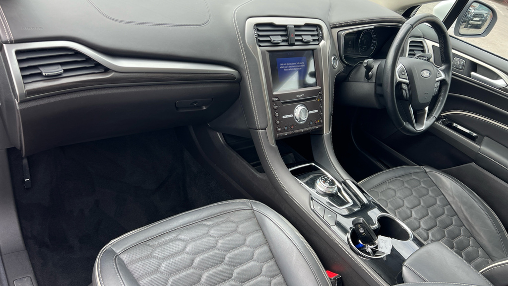 Ford Mondeo 2.0 Hybrid Titanium Edition White #10