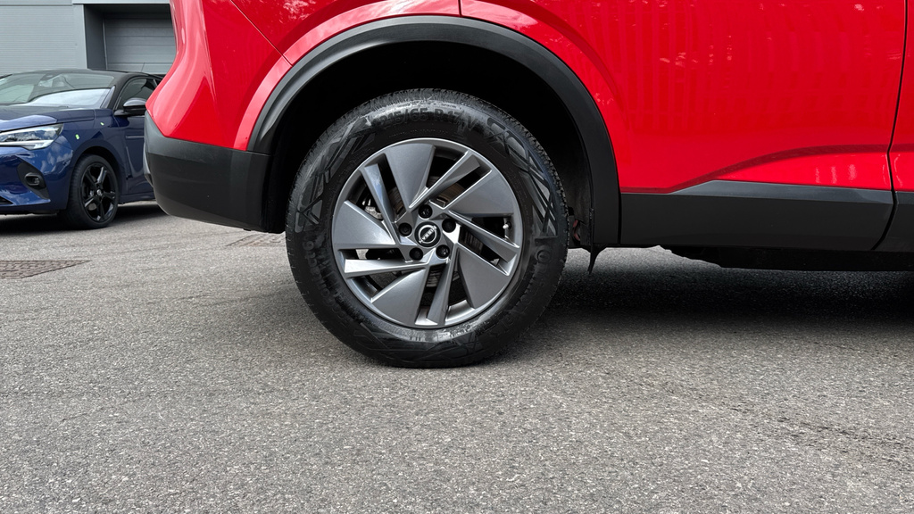 Nissan Qashqai Qashqai 1.3 Dig-t Mh 158 Acenta Premium Xtroni DS23JGY Red #4