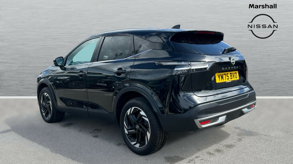 Nissan Qashqai Qashqai 1.3 Dig-t Mh N-connecta Glass Roof YM75BVO Black #2
