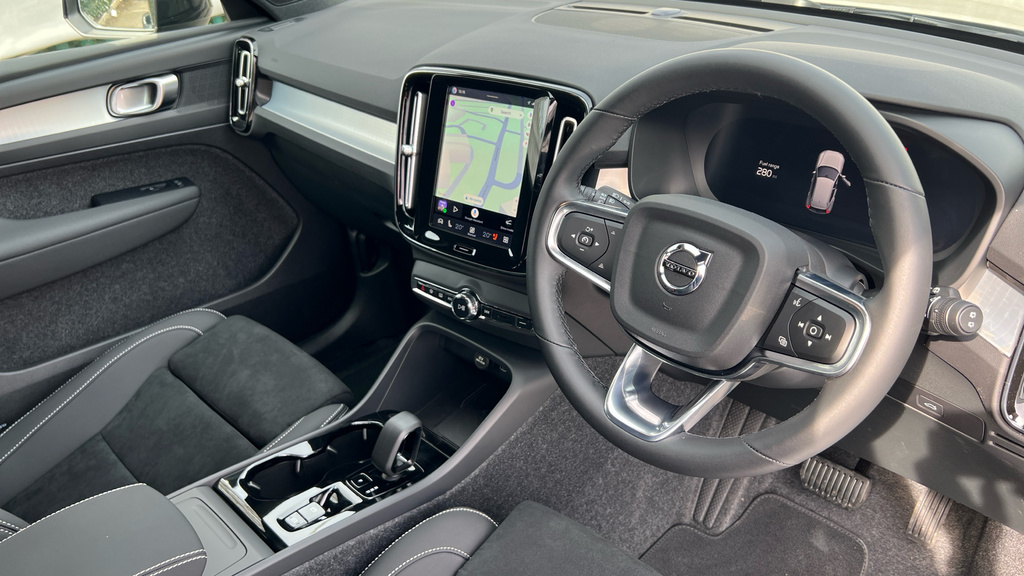 Volvo XC40 2.0 B4p 197Ps Plus Pro Dark Hybrid In Grey Wi Grey #4
