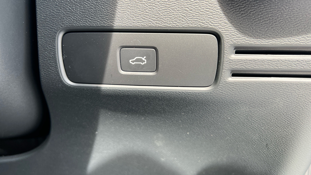 Volvo XC40 2.0 B4p 197Ps Plus Pro Dark Hybrid In Grey Wi Grey #38