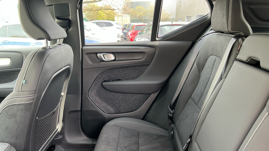 Volvo XC40 2.0 B4p 197Ps Plus Pro Dark Hybrid In Grey Wi Grey #36