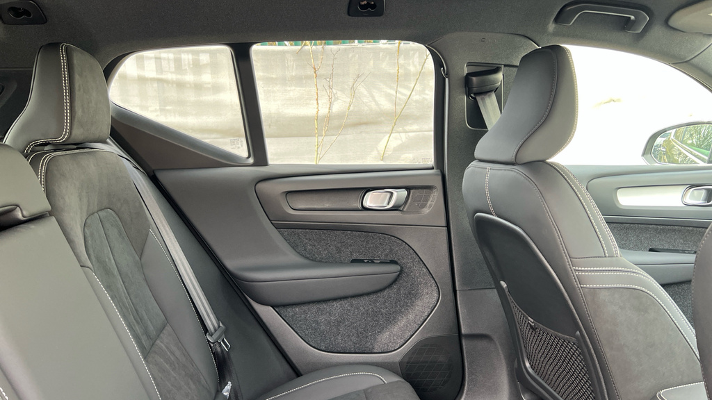 Volvo XC40 2.0 B4p 197Ps Plus Pro Dark Hybrid In Grey Wi Grey #24