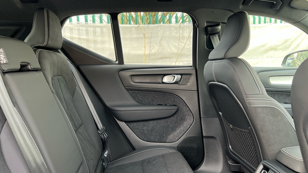 Volvo XC40 2.0 B4p 197Ps Plus Pro Dark Hybrid In Grey Wi Grey #6