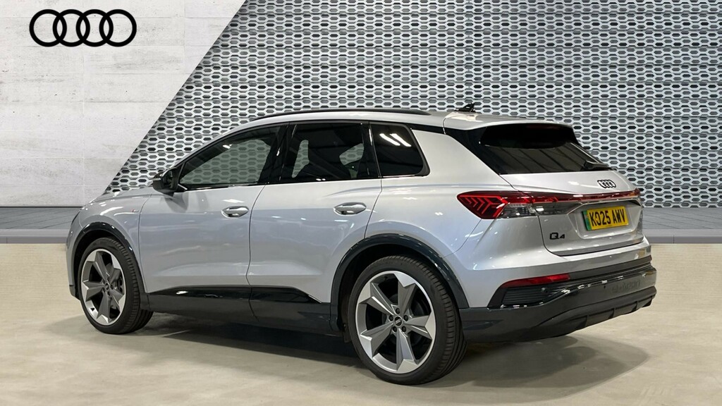 Audi Q4 E Tron Q4 210Kw 45 82Kwh Black Edition KO25AWV Silver #3