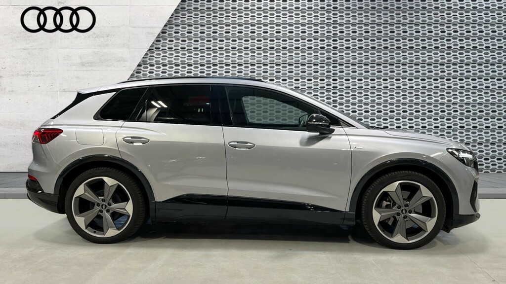 Audi Q4 E Tron Q4 210Kw 45 82Kwh Black Edition KO25AWV Silver #4