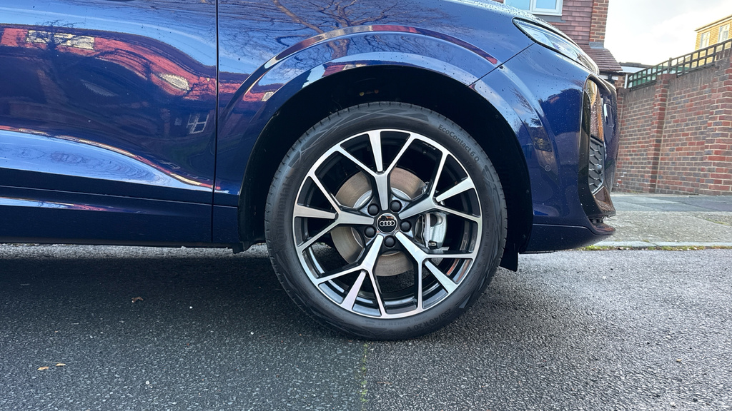 Audi Q3 Audi Q3 Sportback Special Edit 1.5 E-hybrid Launch LV26UWS Blue #5