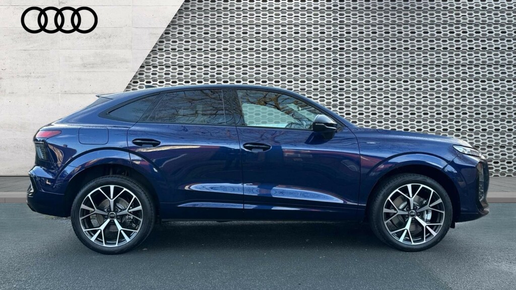 Audi Q3 Audi Q3 Sportback Special Edit 1.5 E-hybrid Launch LV26UWS Blue #4