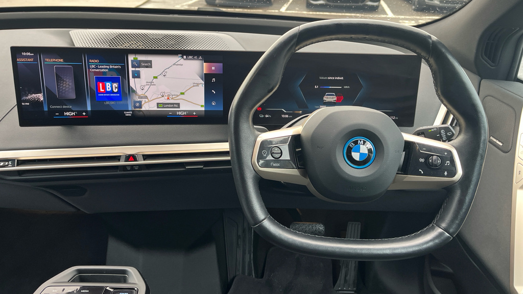 BMW iX Ix 240Kw Xdrive40 M Sport 76.6Kwh White #5