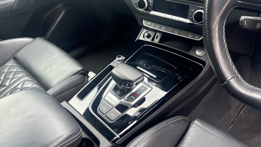 Audi Q5 White #19