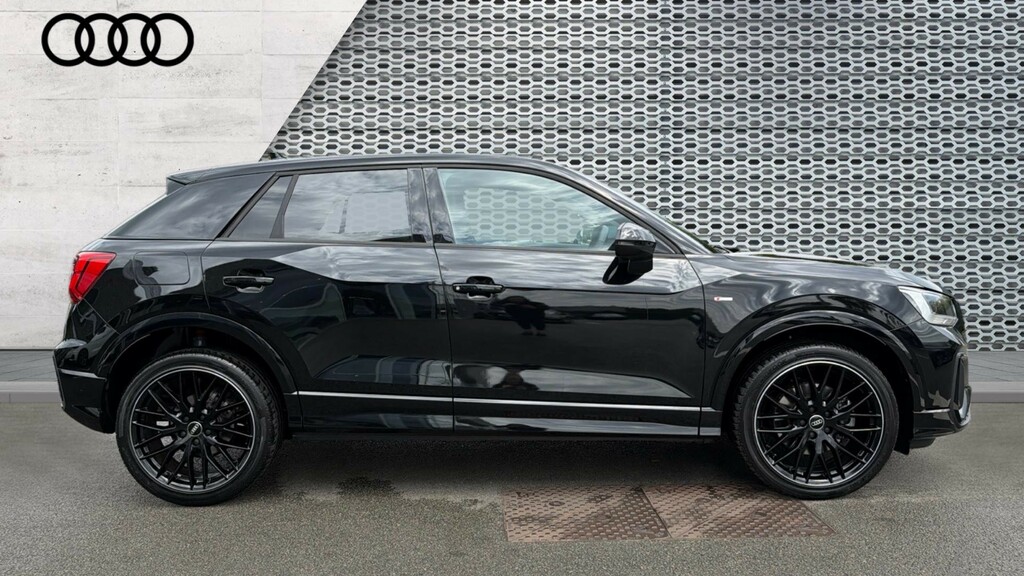 Audi Q2 Q2 35 Tfsi Black Edition S Tronic KJ25GLV Black #4