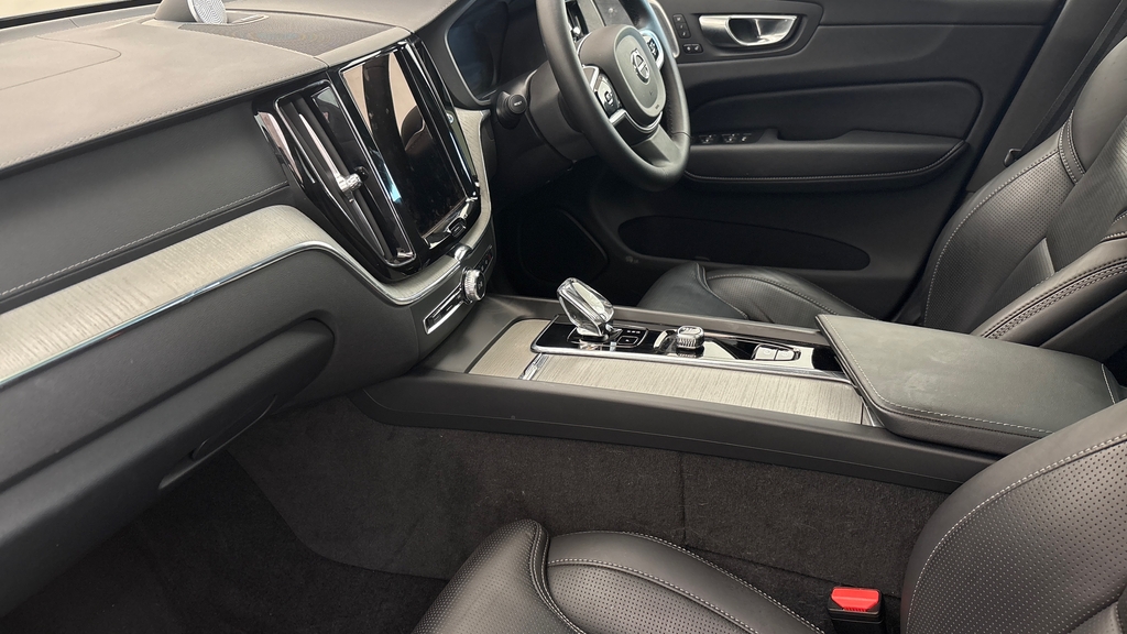 Volvo XC60 Xc60 2.0 T8 455 Phev Ultra Dark Awd Geartron Black #6