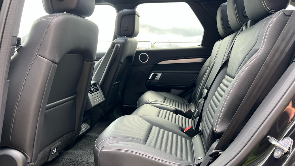 Land Rover Discovery Discovery 3.0 D350 Dynamic Se Station Wag Black #4
