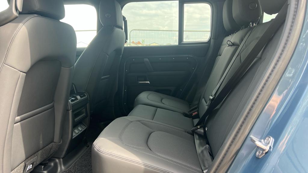 Land Rover Defender Land Rover Defender Estate 3.0 D250 X-dynam Blue #4