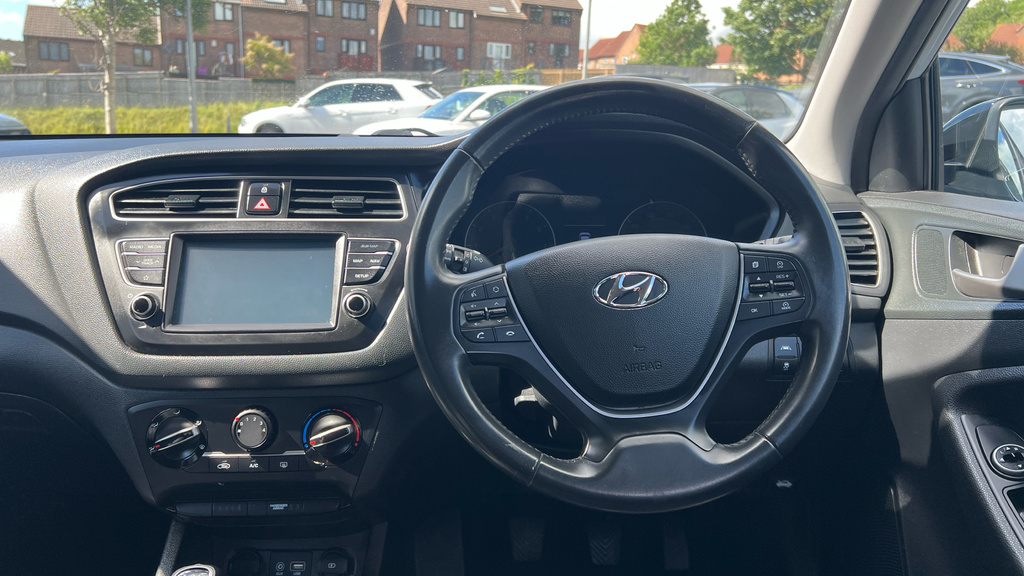 Hyundai I20 Se Launch Edition White #11