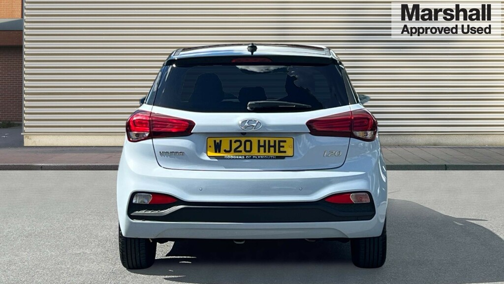 Hyundai I20 Se Launch Edition White #4
