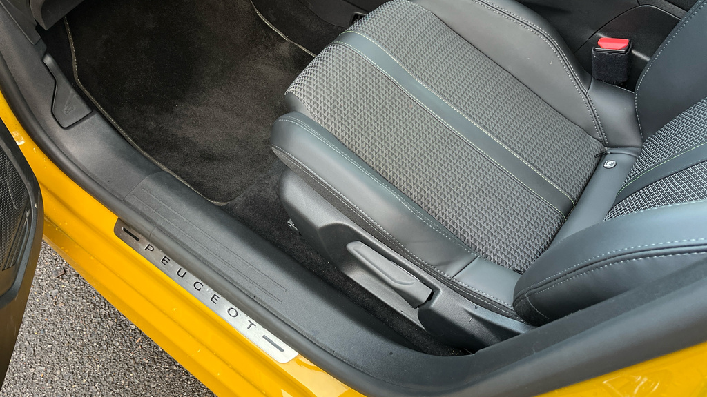 Peugeot e-208 Active Premium Hatchback Grey #39