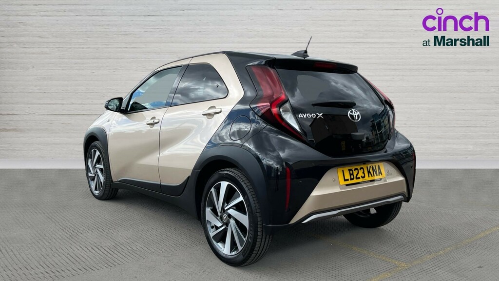 Toyota Aygo X Aygo X 1.0 Vvt-i Exclusive LB23KNA Beige #5