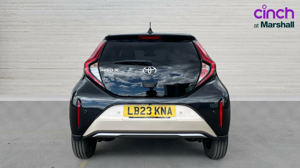 Toyota Aygo X Aygo X 1.0 Vvt-i Exclusive LB23KNA Beige #4