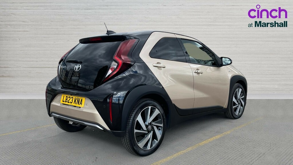 Toyota Aygo X Aygo X 1.0 Vvt-i Exclusive LB23KNA Beige #3
