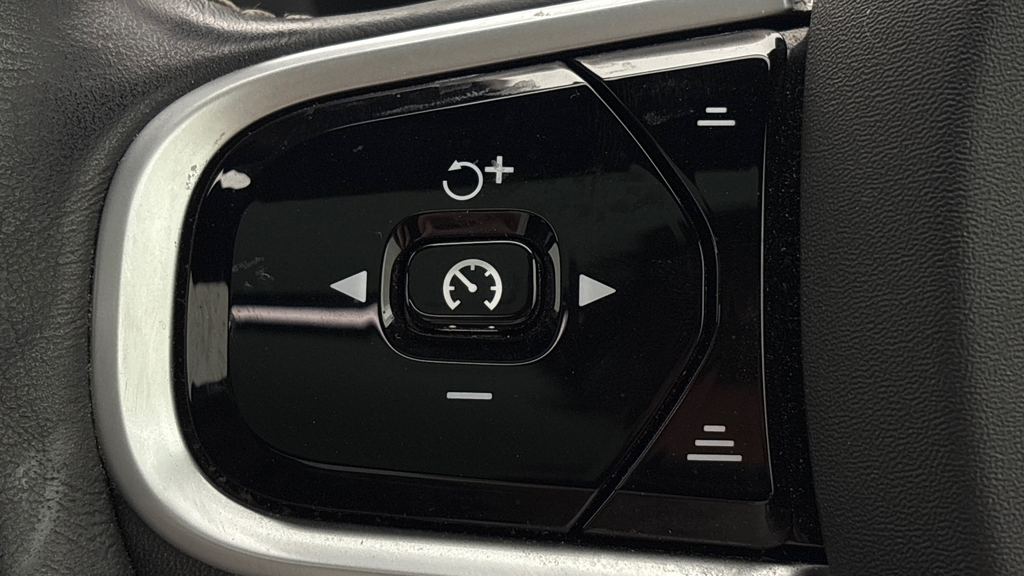 Volvo XC60 2L R-design Grey #31
