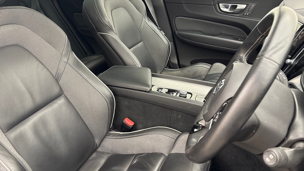 Volvo XC60 2L R-design Grey #29