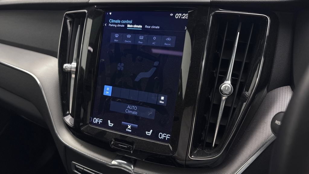 Volvo XC60 2L R-design Grey #39