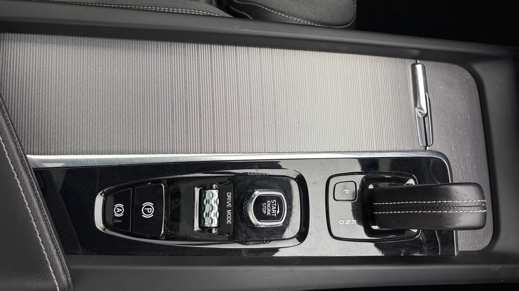 Volvo XC60 2L R-design Grey #32