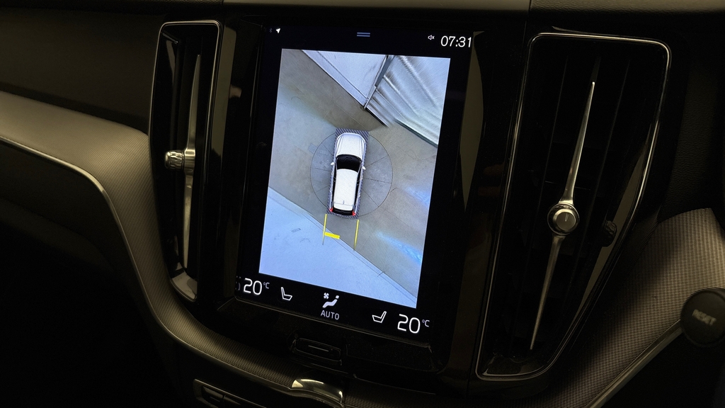 Volvo XC60 2L R-design Grey #42