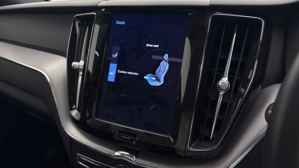 Volvo XC60 2L R-design Grey #41