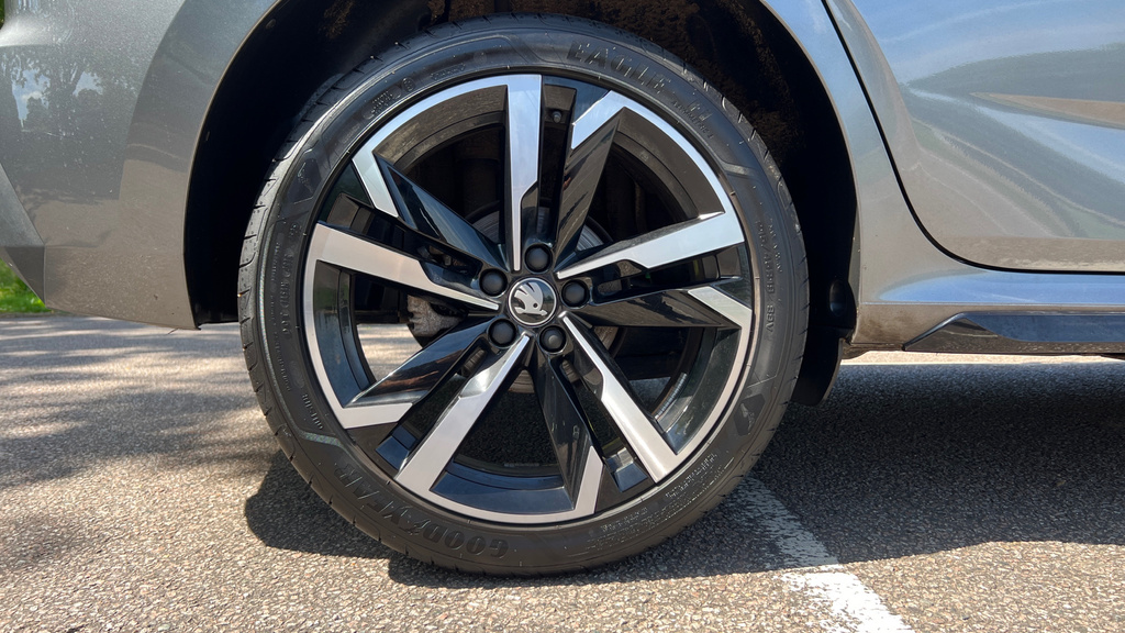 Skoda Kamiq Kamiq 1.5 Tsi Monte Carlo Edition Dsg Grey #5