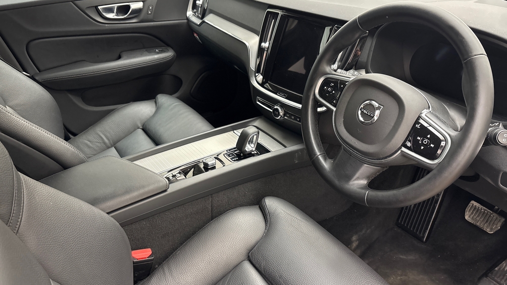 Volvo V60 Plus Black #9