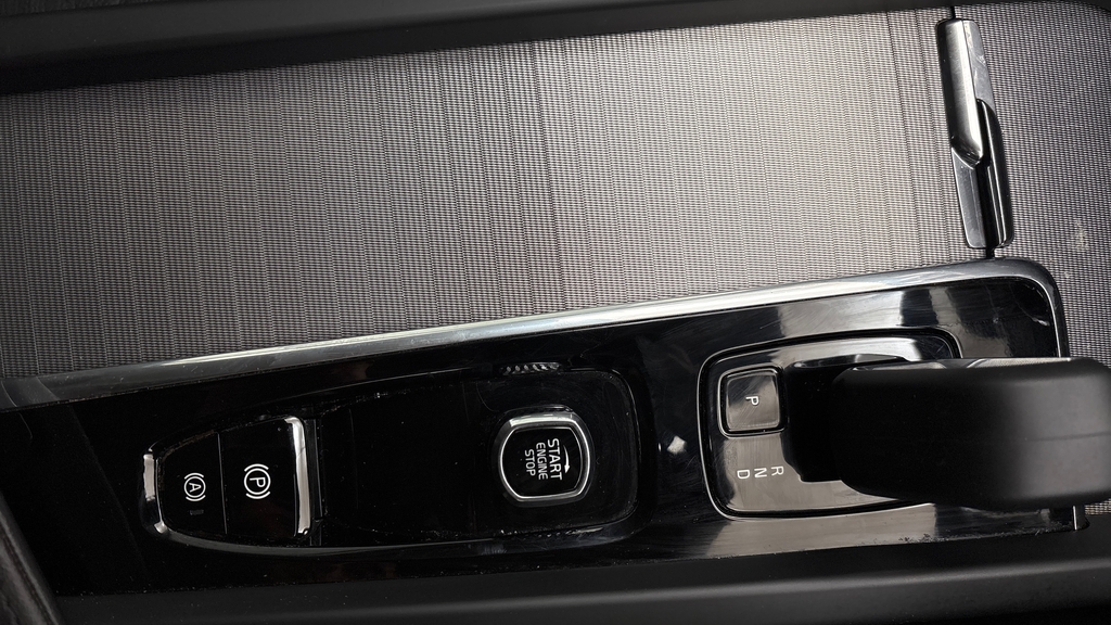 Volvo V60 Plus Black #30