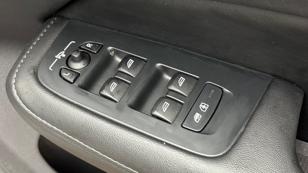 Volvo V60 Plus Black #23
