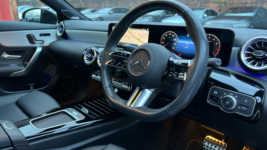 Mercedes-Benz CLA Class Cla 200 Amg Line Premium Plus Tip Black #3