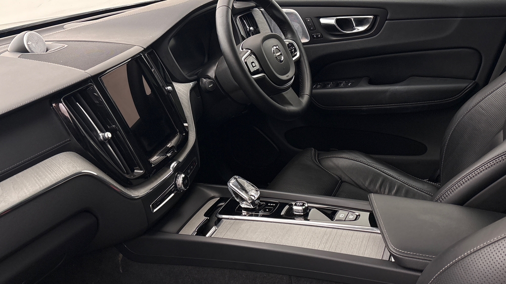 Volvo XC60 Xc60 2.0 B5p Ultra Dark Awd Geartronic Black #6
