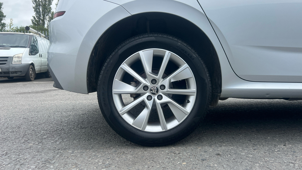 Skoda Kamiq Kamiq 1.0 Tsi Se Silver #5