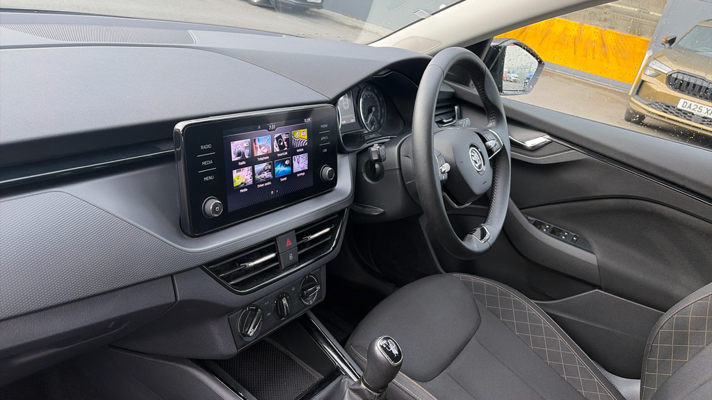 Skoda Scala Scala 1.0 Tsi 95 Se Black #2