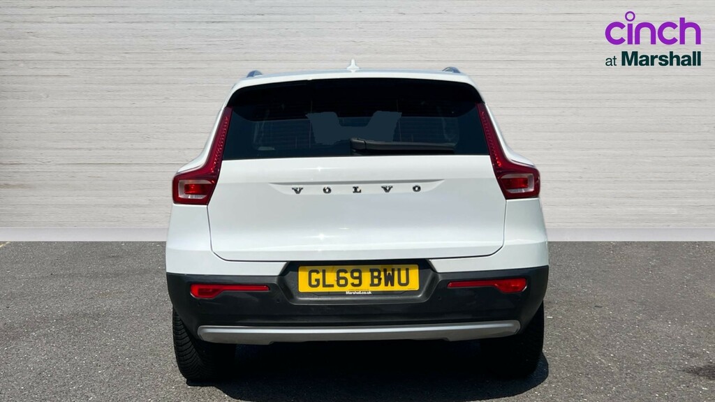 Volvo XC40 Xc40 2.0 D3 Momentum Pro Geartronic GL69BWU White #4