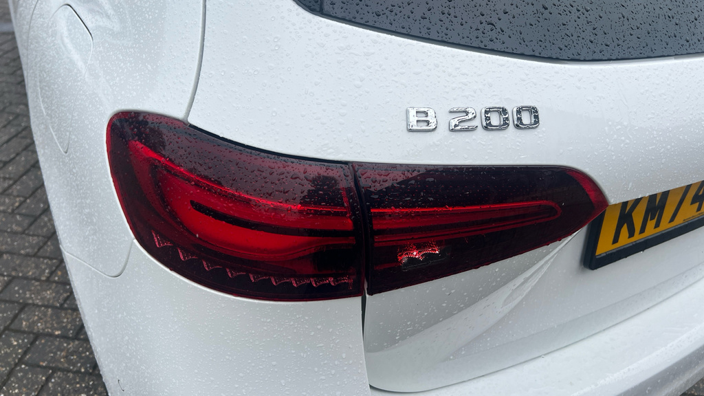 Mercedes-Benz B Class Hatchback White #21