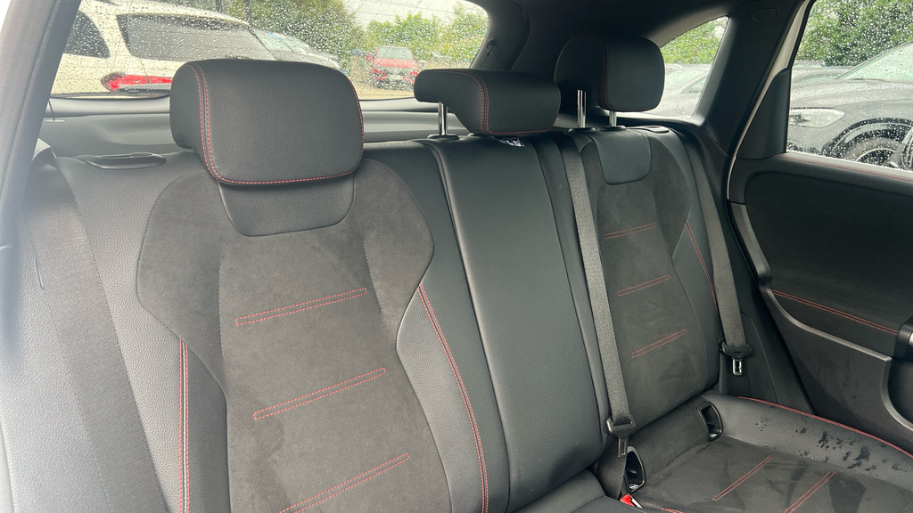 Mercedes-Benz B Class Hatchback White #15