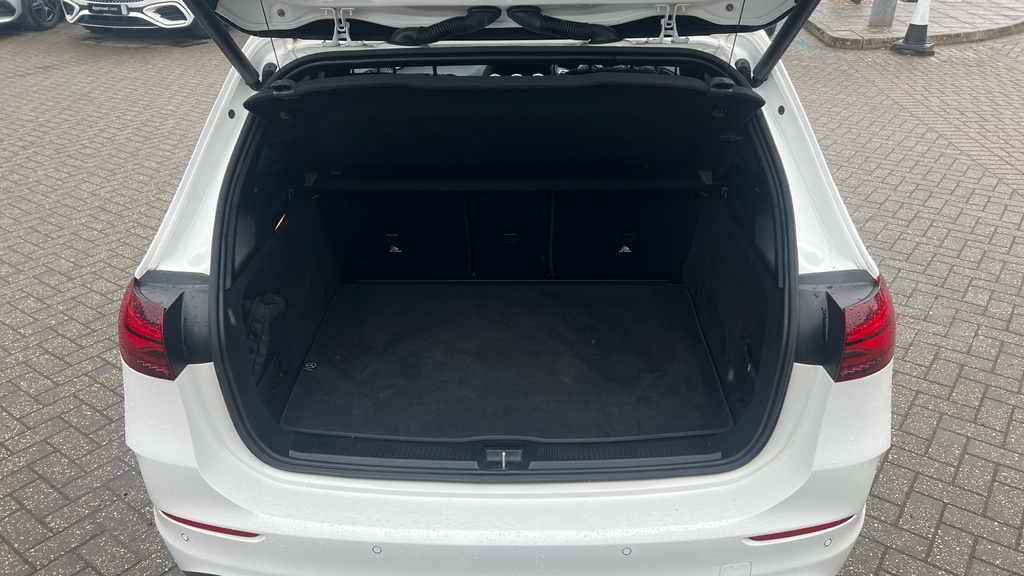 Mercedes-Benz B Class Hatchback White #17