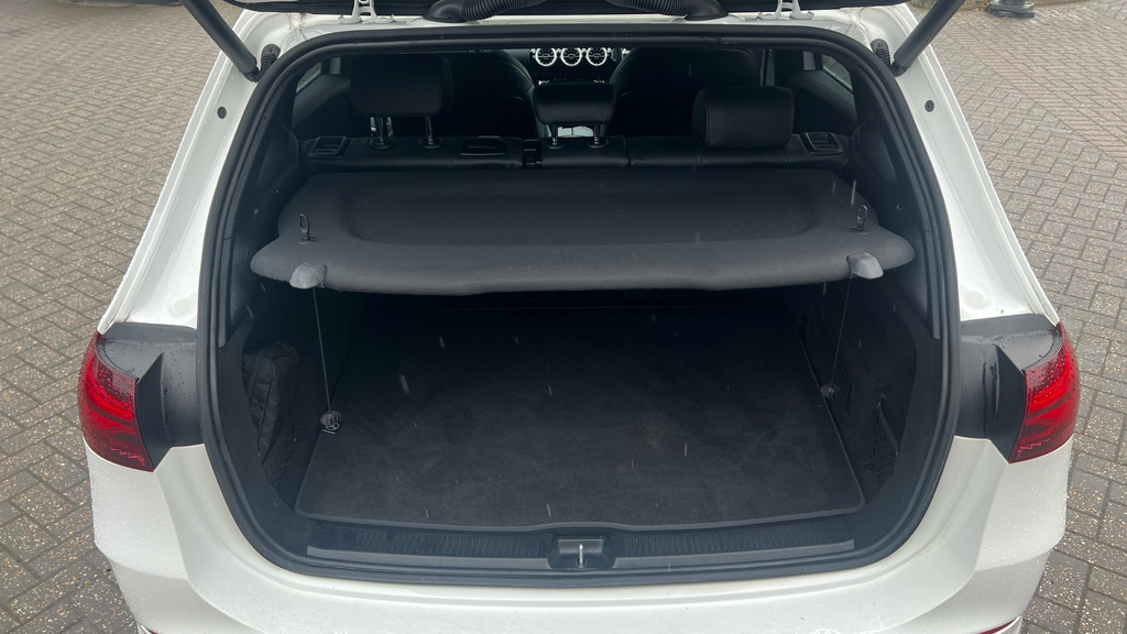 Mercedes-Benz B Class Hatchback White #18
